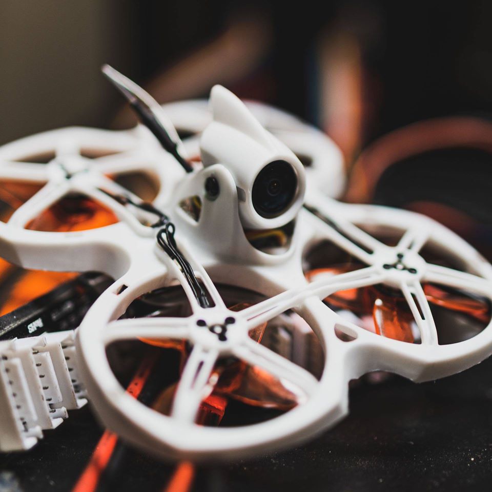 طقم الطائرة بدون طيار للسباق م - مراجعة Fpv Drone Charger وسعره